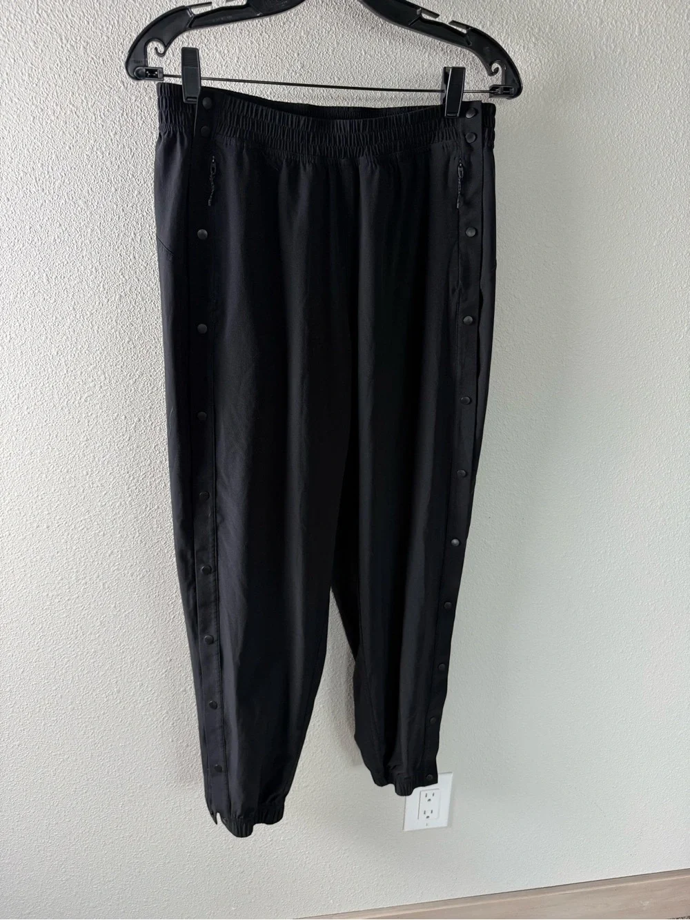 Lululemon Tear-Away Mid-Rise Track Pant Black Full Length Snaps Women’s Size 8